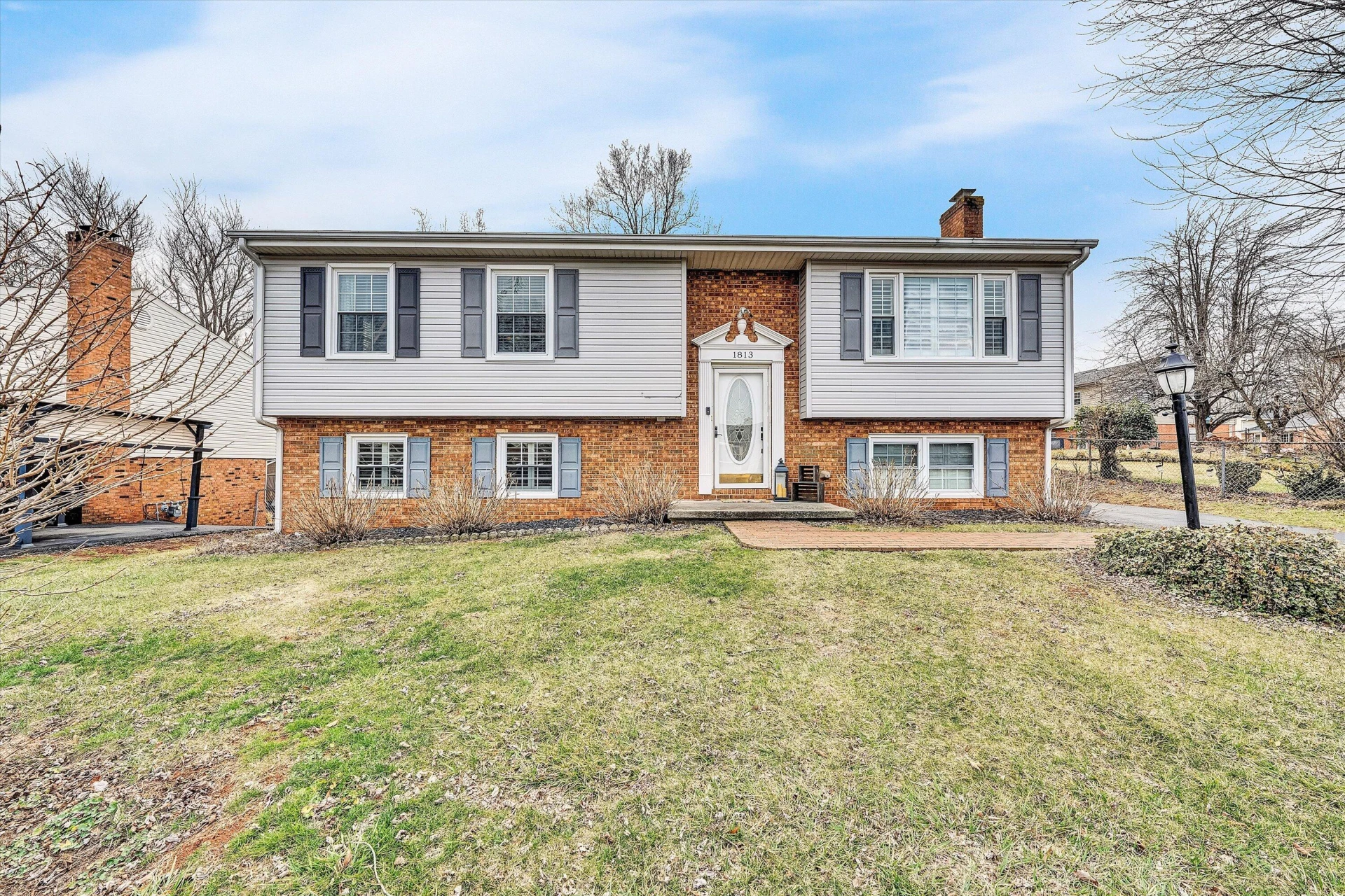 1813 Cambridge DR - Photo 2