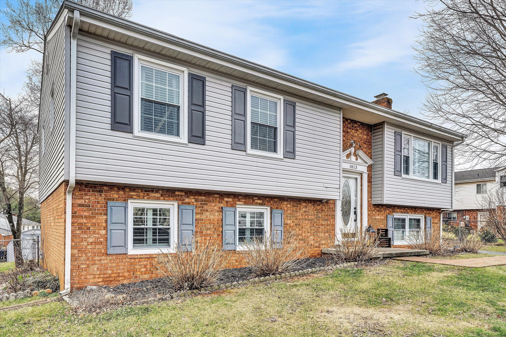 1813 Cambridge DR - Photo 4