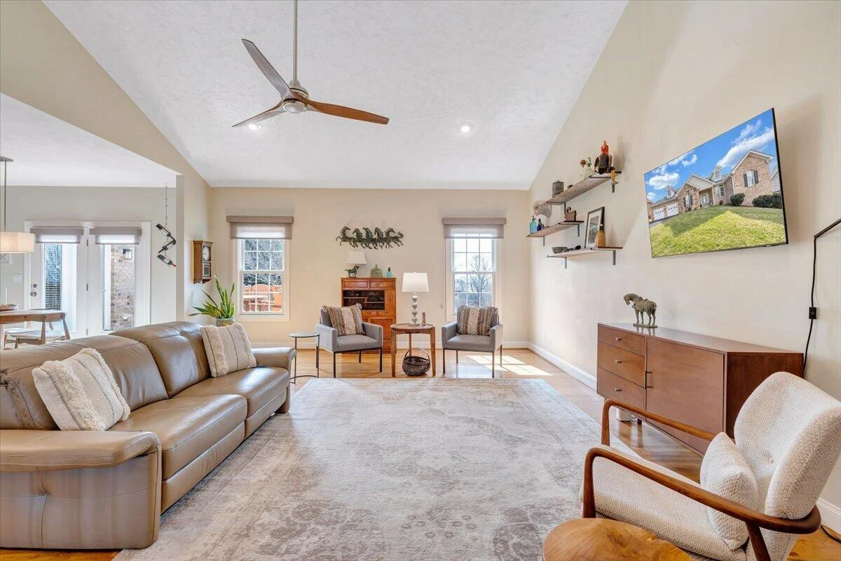390 Stoneledge DR - Photo 18