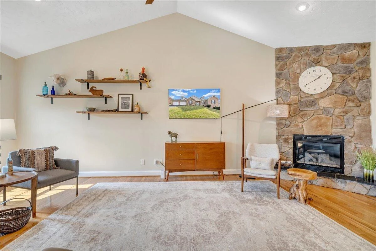 390 Stoneledge DR - Photo 19