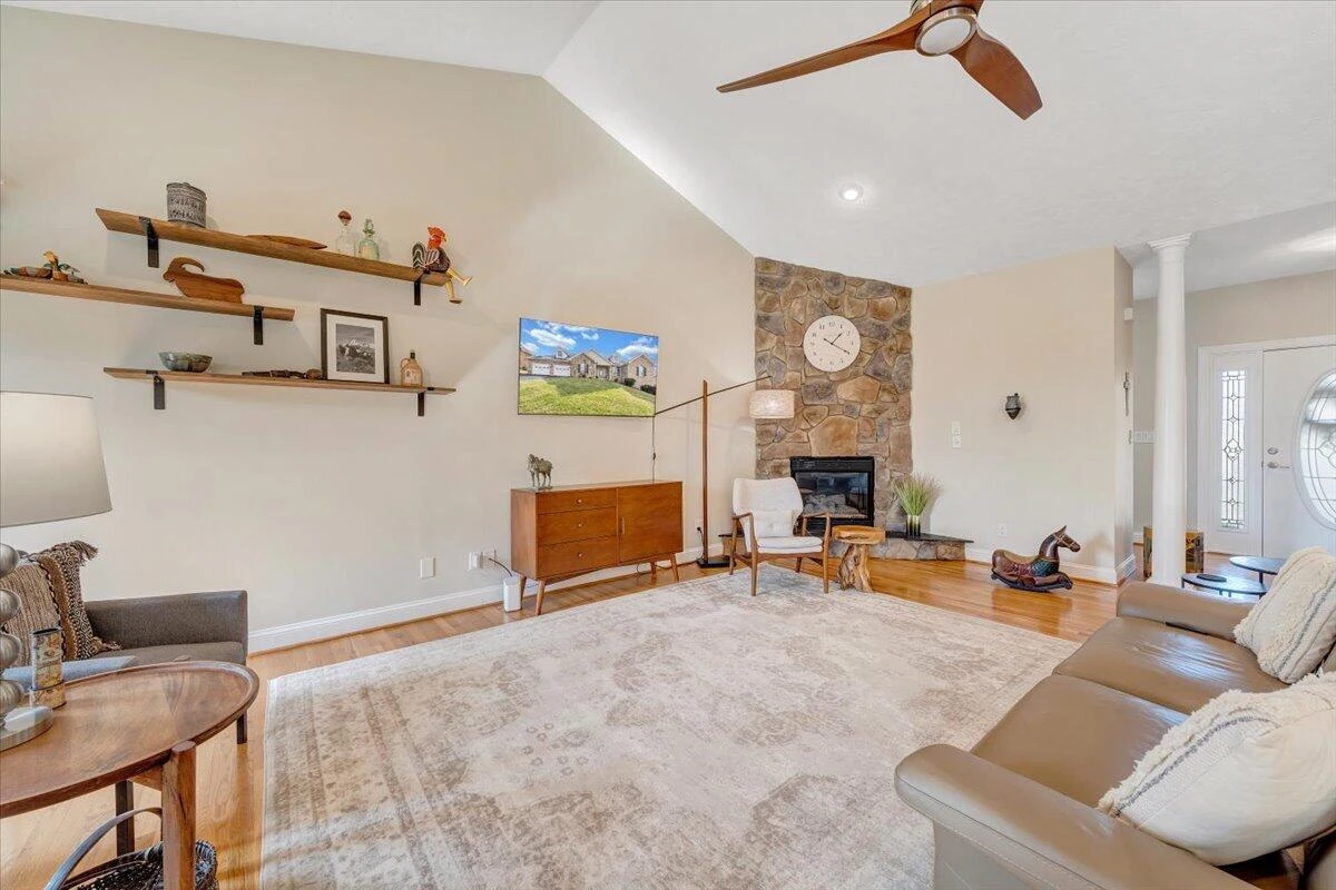 390 Stoneledge DR - Photo 22