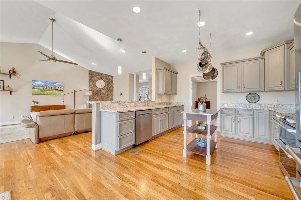 390 Stoneledge DR - Photo 29