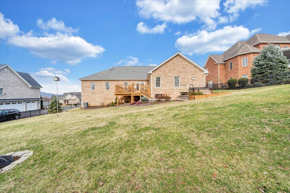 390 Stoneledge DR - Photo 77