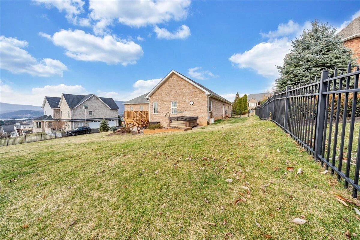 390 Stoneledge DR - Photo 79
