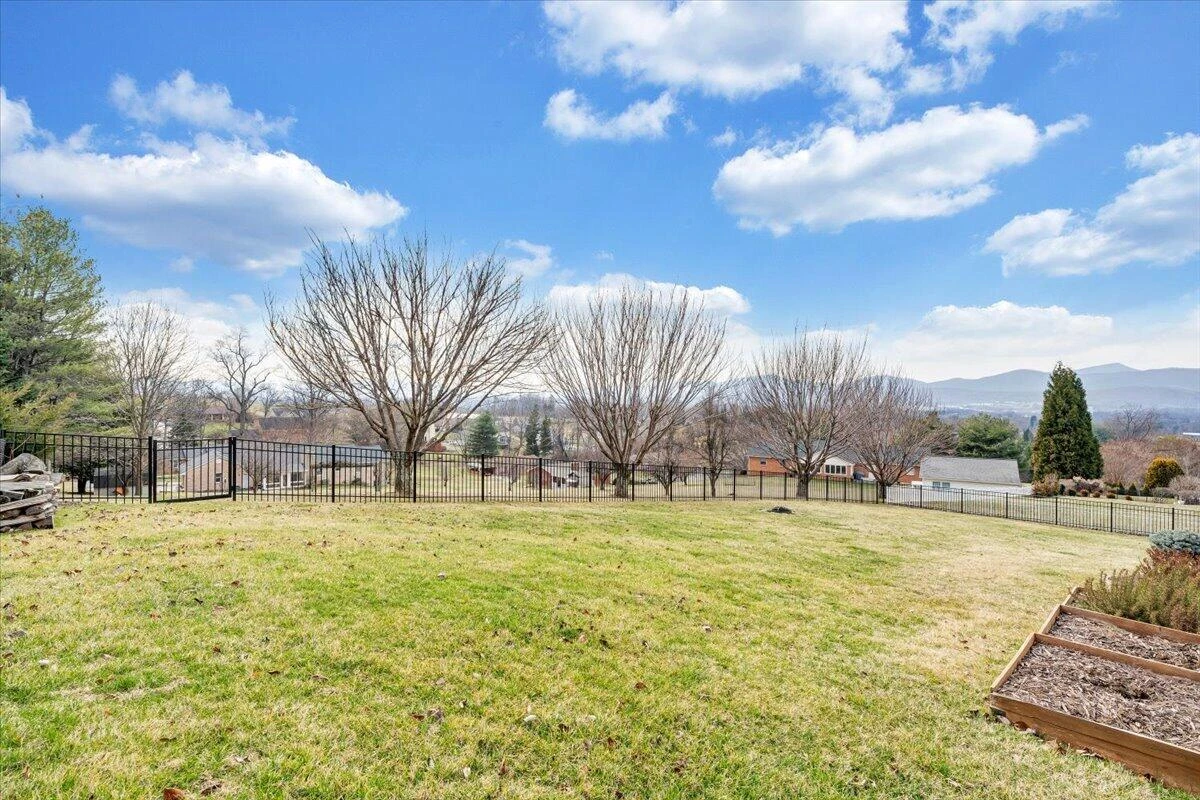 390 Stoneledge DR - Photo 80