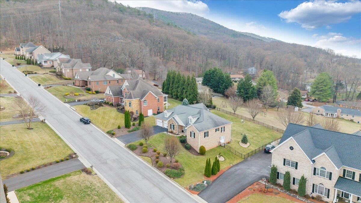 390 Stoneledge DR - Photo 94