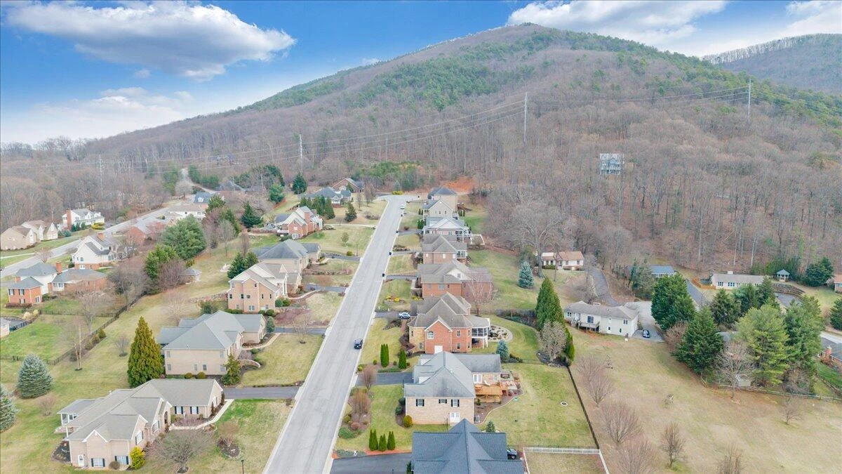 390 Stoneledge DR - Photo 95