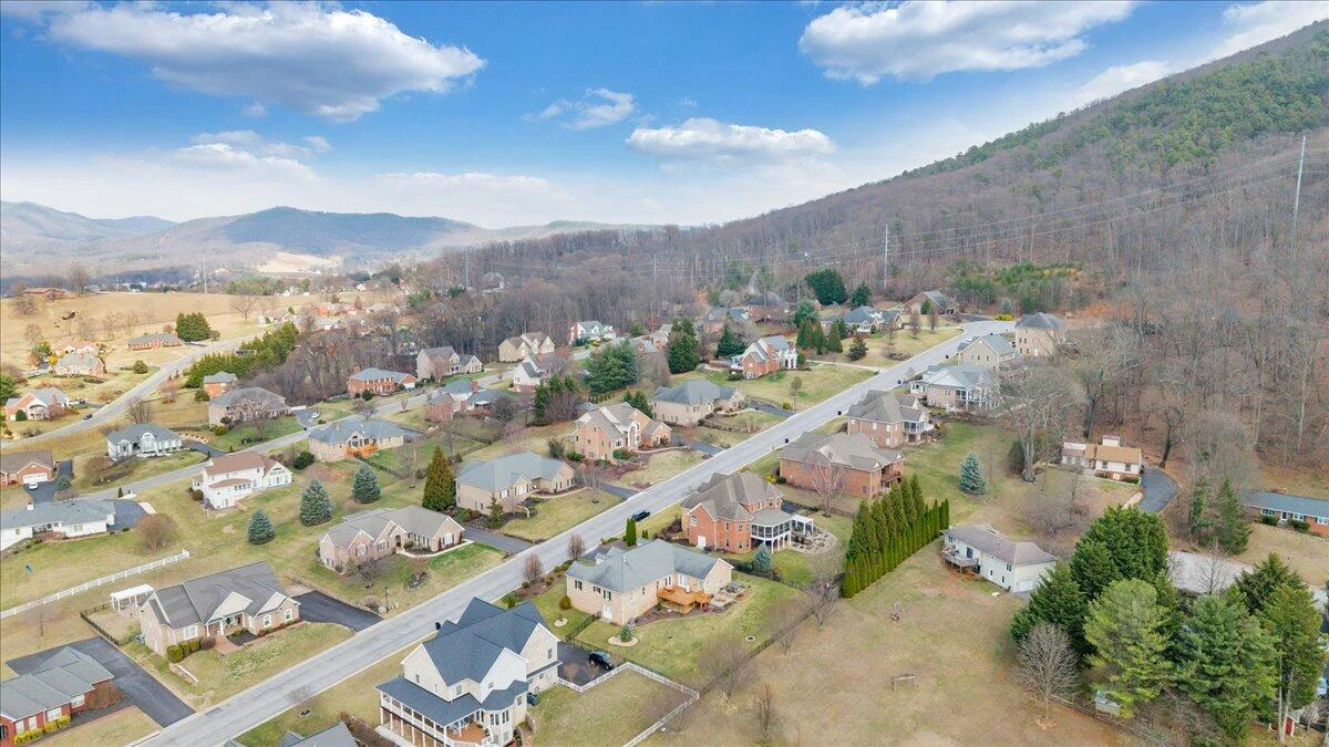 390 Stoneledge DR - Photo 96