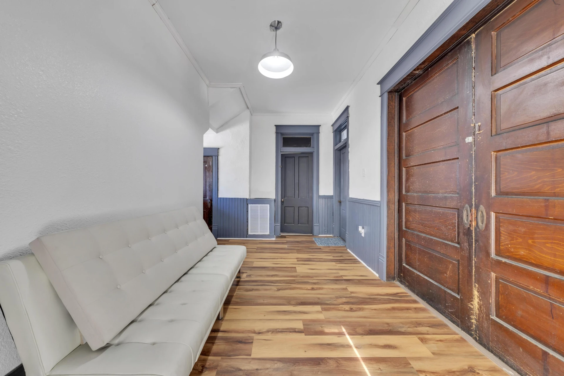 105 N Lexington AVE - Photo 2