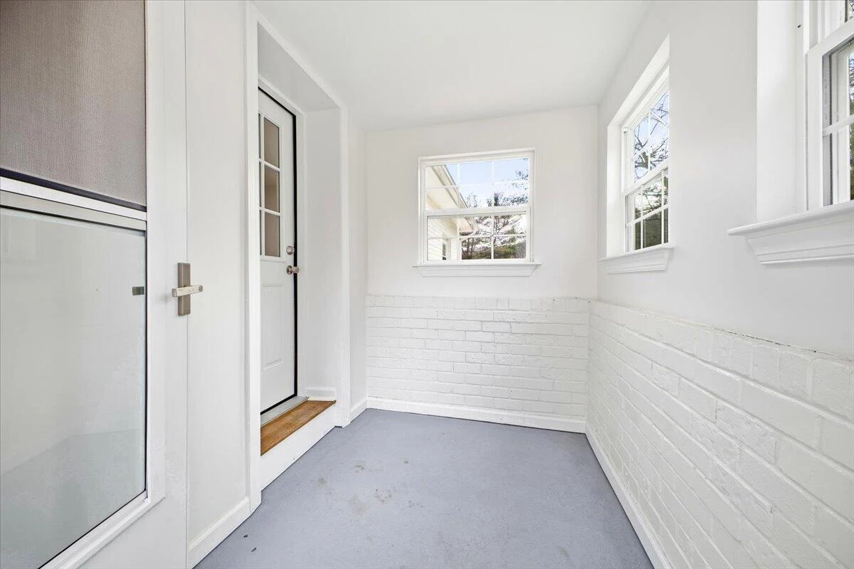 7202 Merriman RD - Photo 5