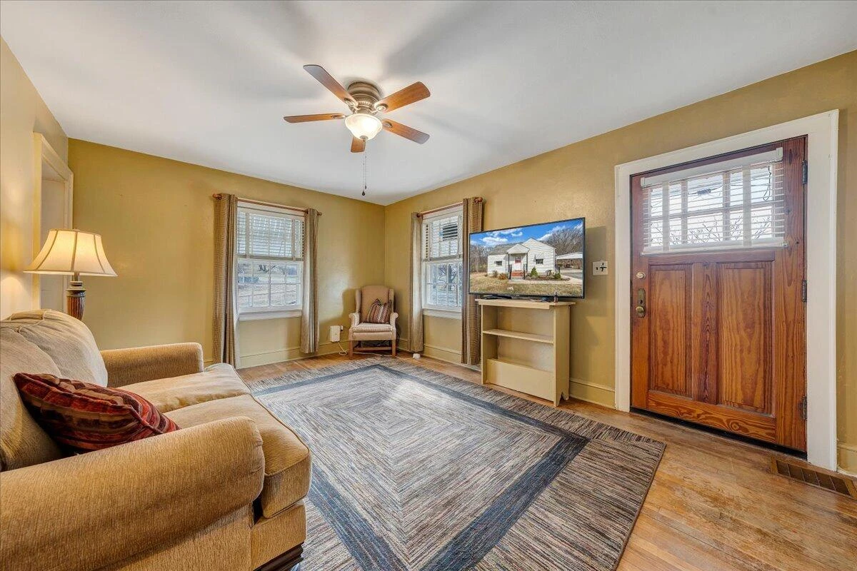 5344 Downing ST - Photo 4