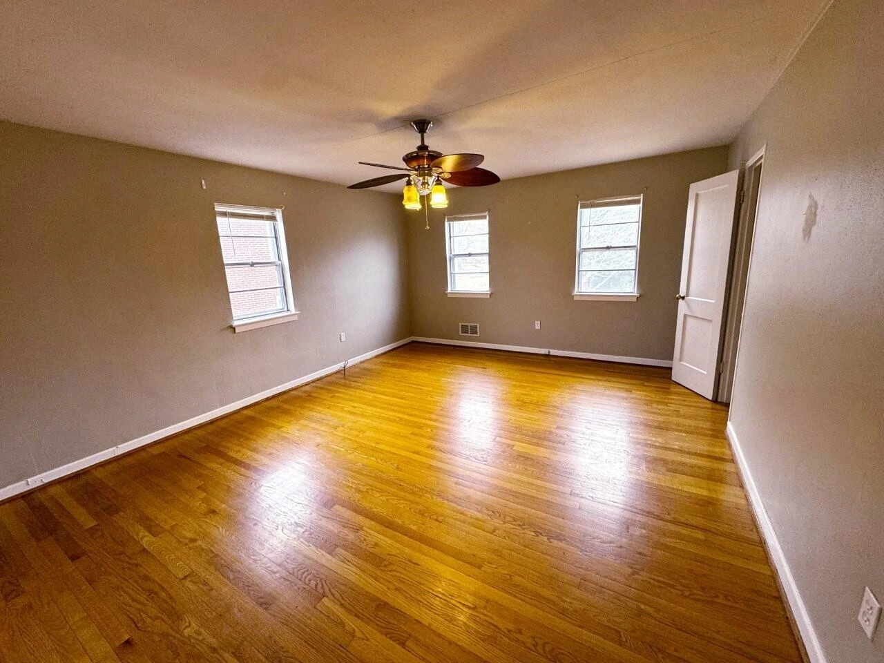 1811 Windsor AVE SW - Photo 11