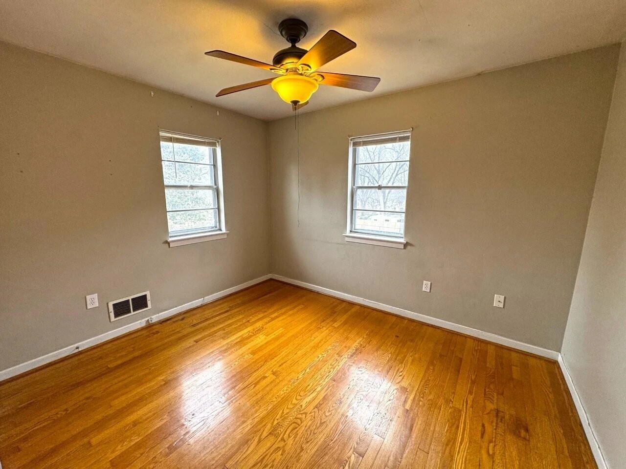 1811 Windsor AVE SW - Photo 12