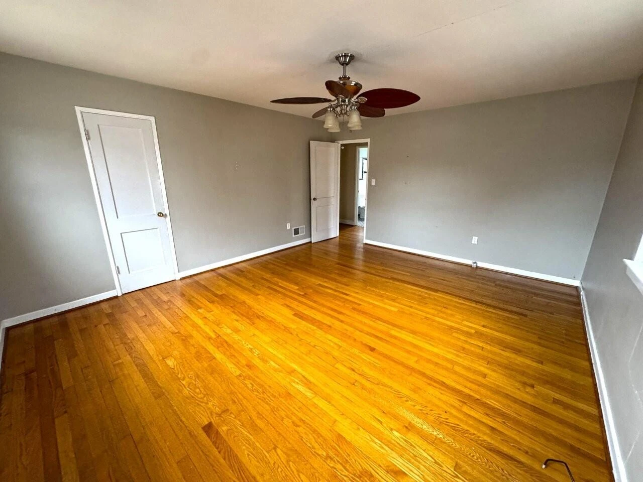 1811 Windsor AVE SW - Photo 15
