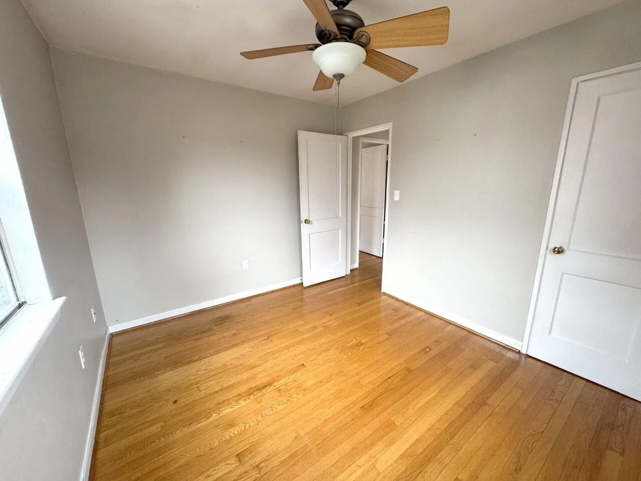 1811 Windsor AVE SW - Photo 17