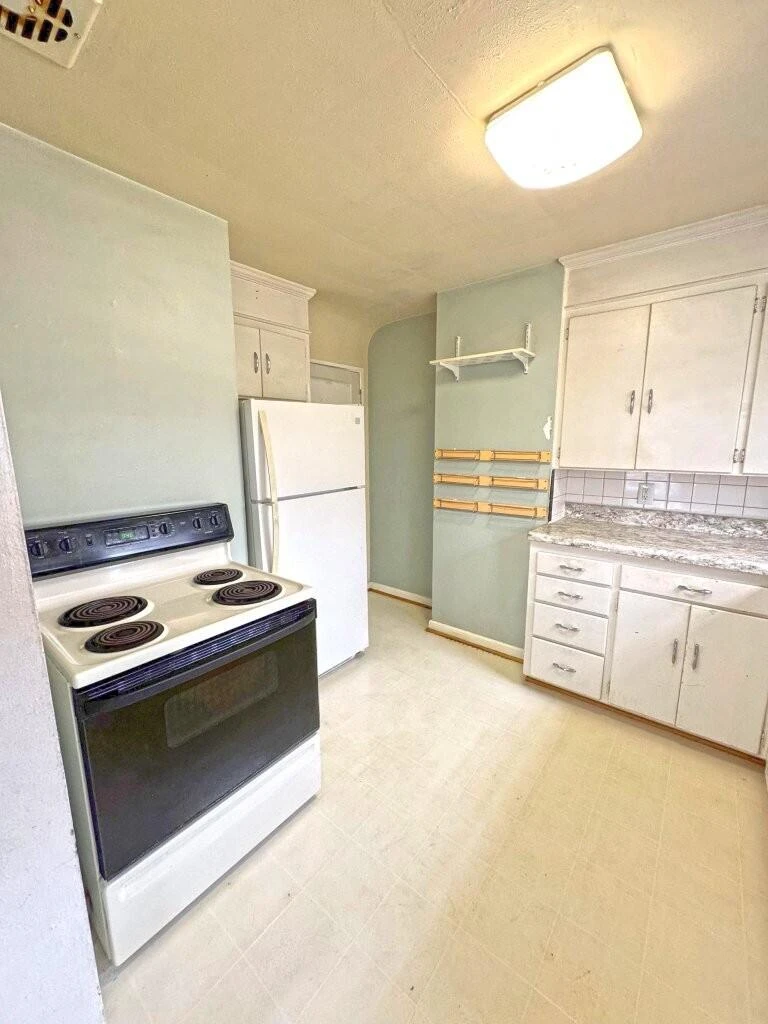 1811 Windsor AVE SW - Photo 3