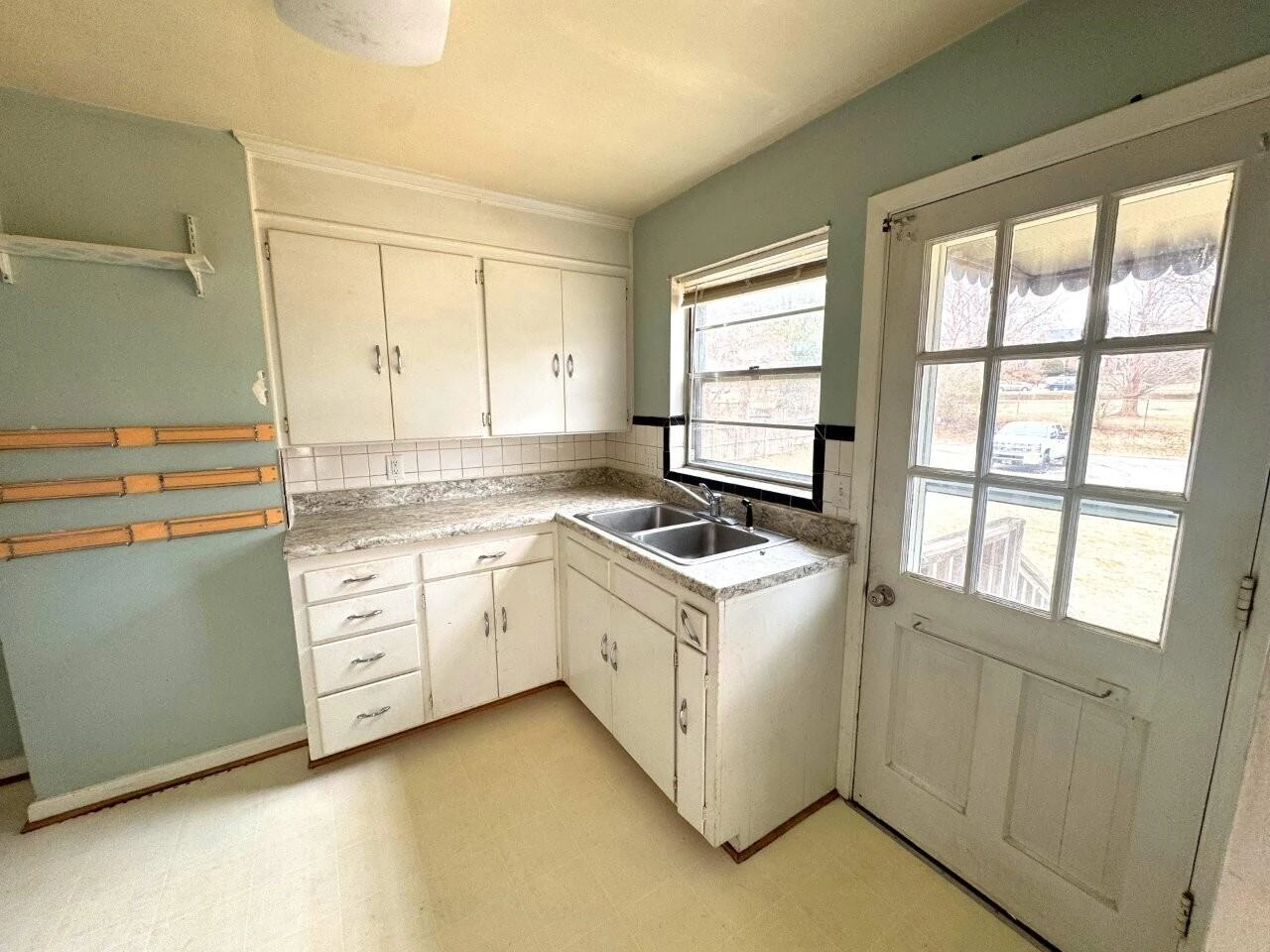 1811 Windsor AVE SW - Photo 4