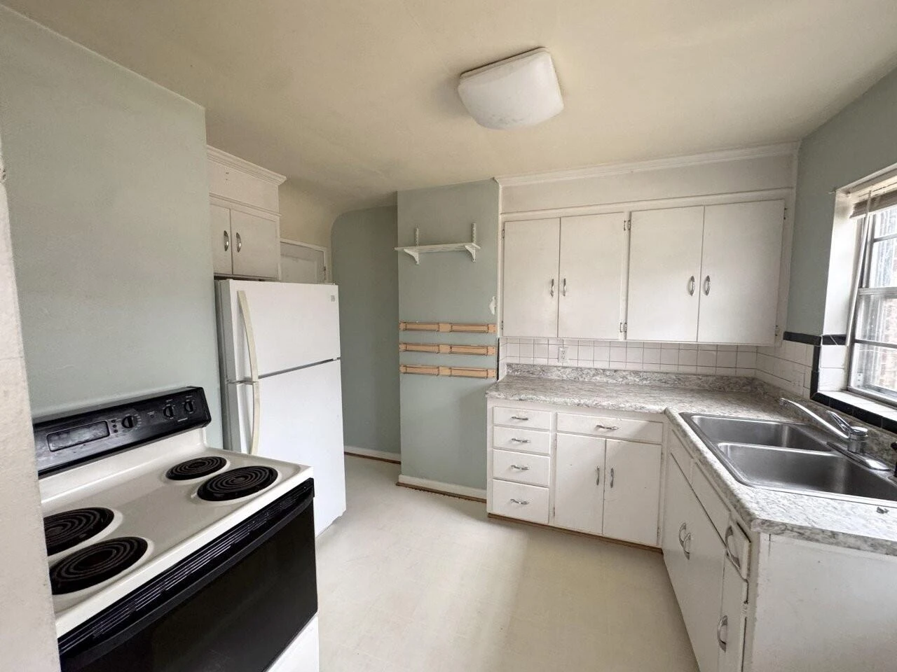 1811 Windsor AVE SW - Photo 5