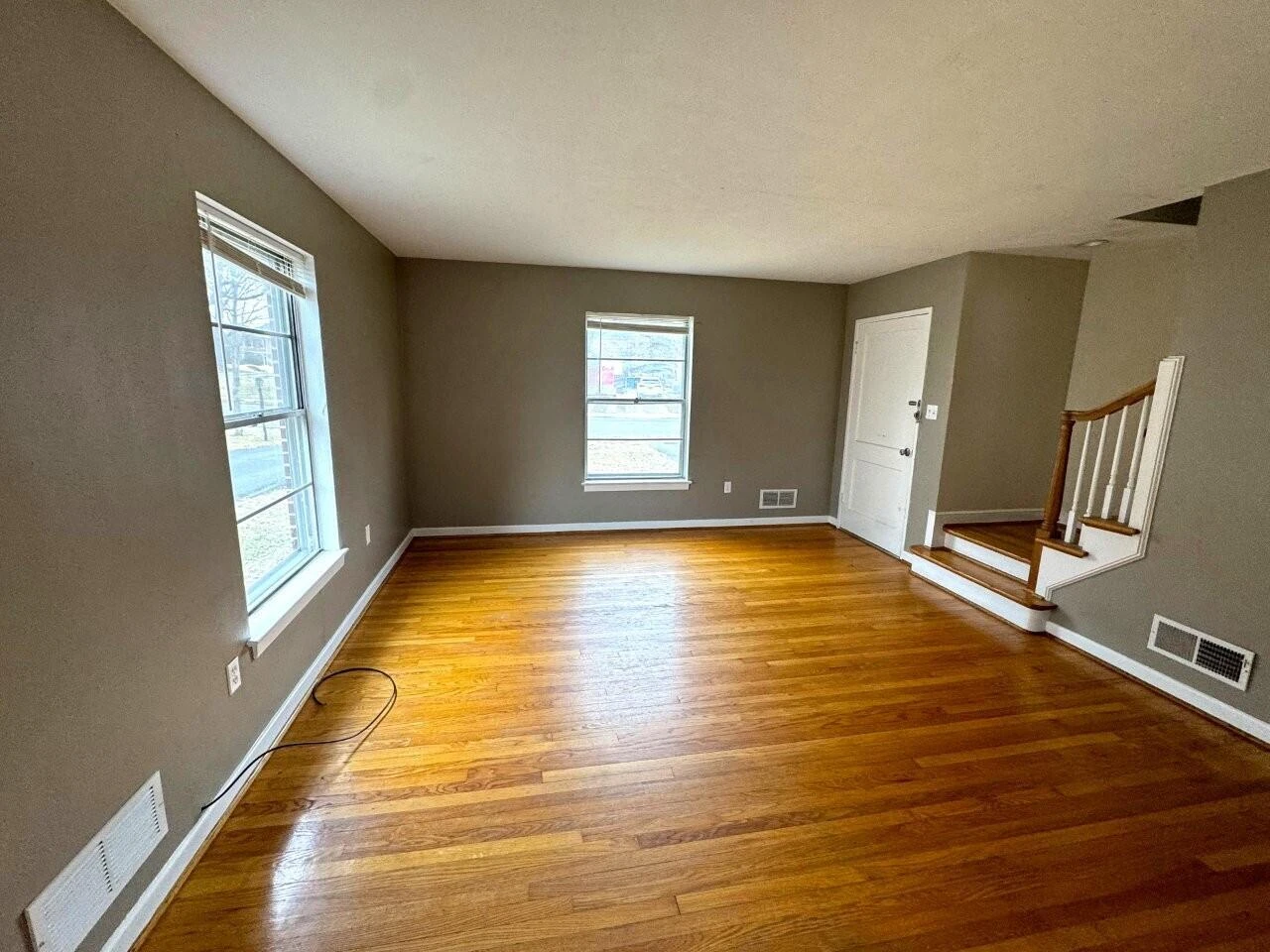1811 Windsor AVE SW - Photo 7