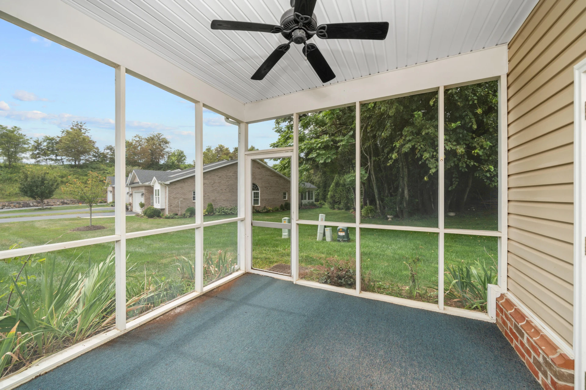 117 Berkley CT - Photo 11