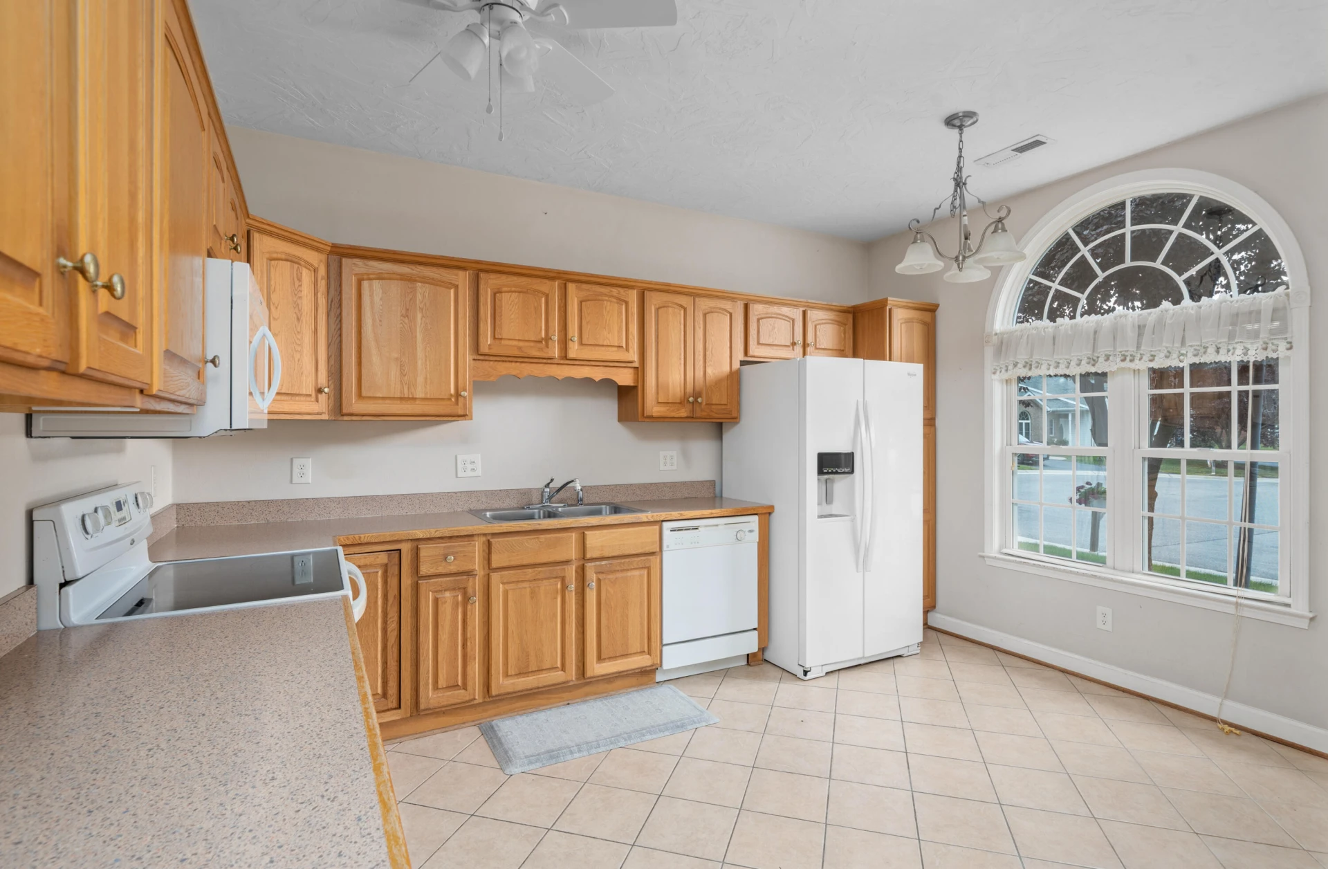 117 Berkley CT - Photo 2