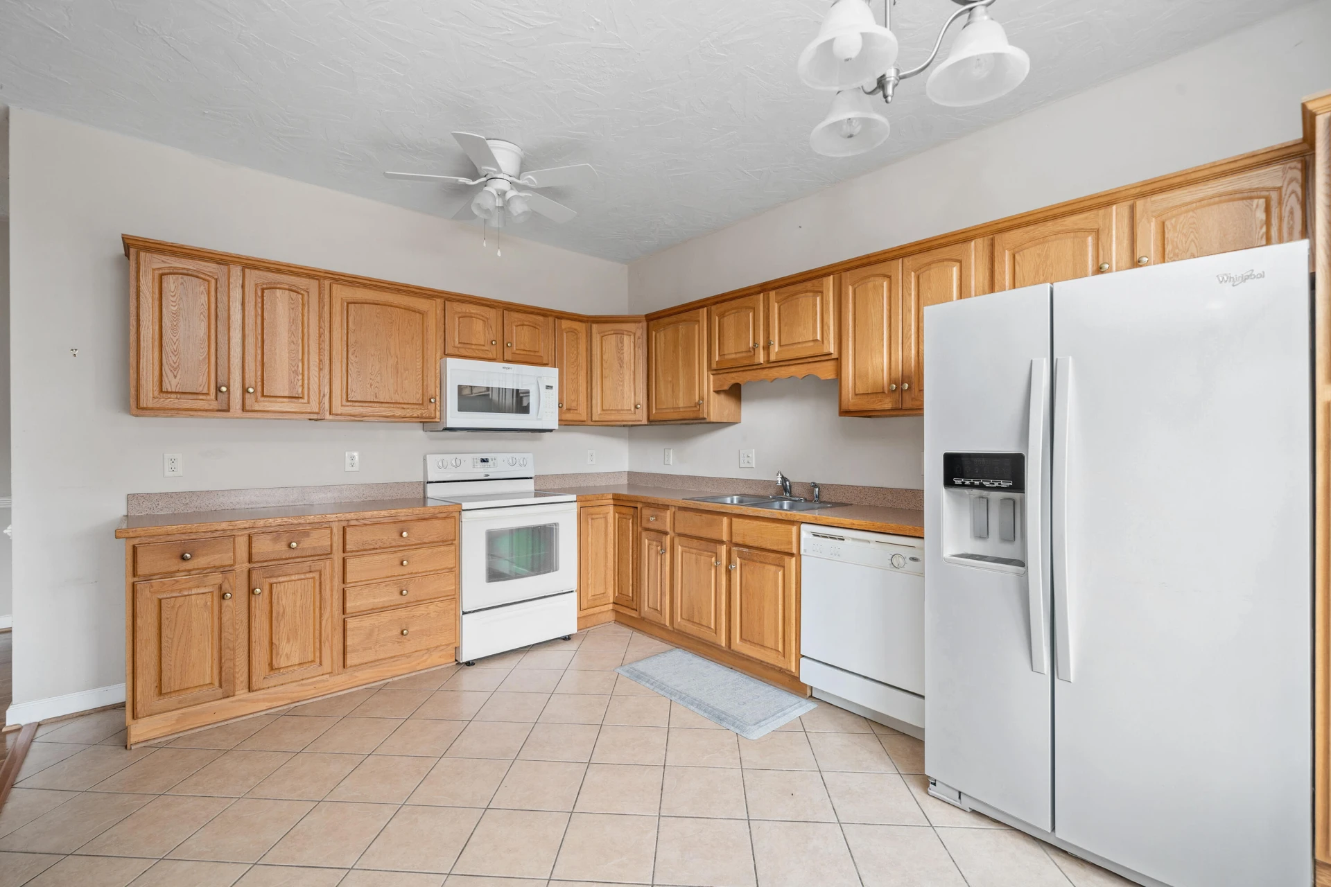 117 Berkley CT - Photo 3