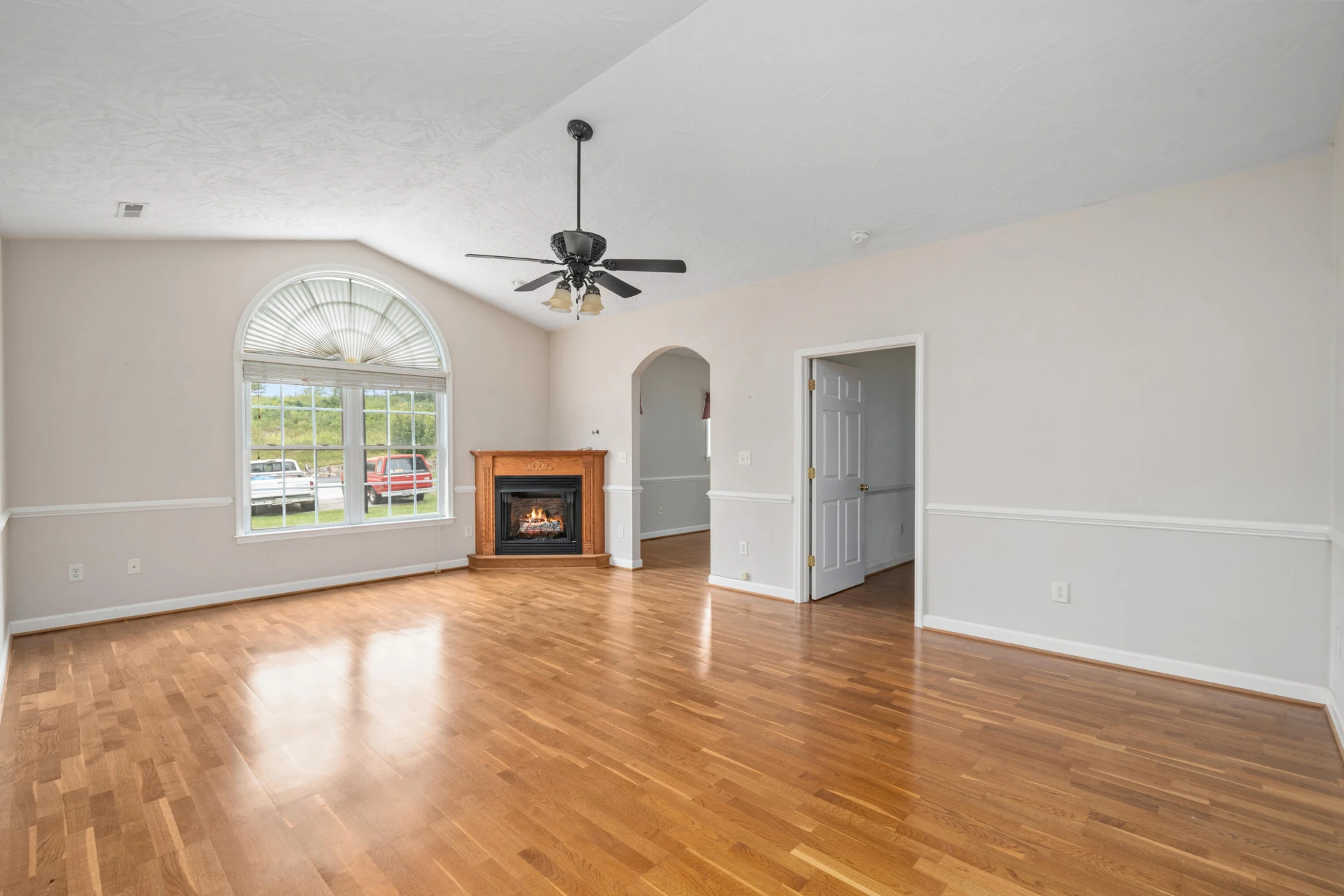 117 Berkley CT - Photo 4