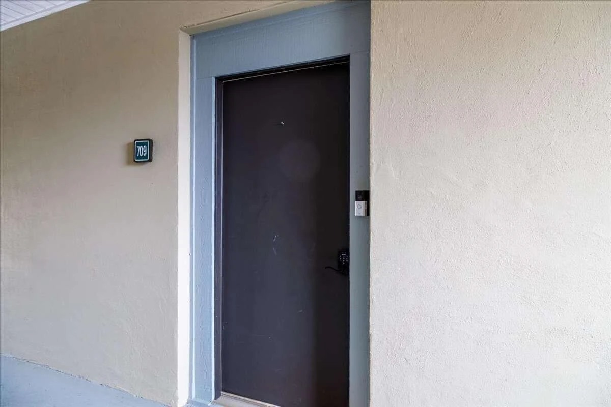 25 Clubhouse Towers CIR #709 - Photo 2
