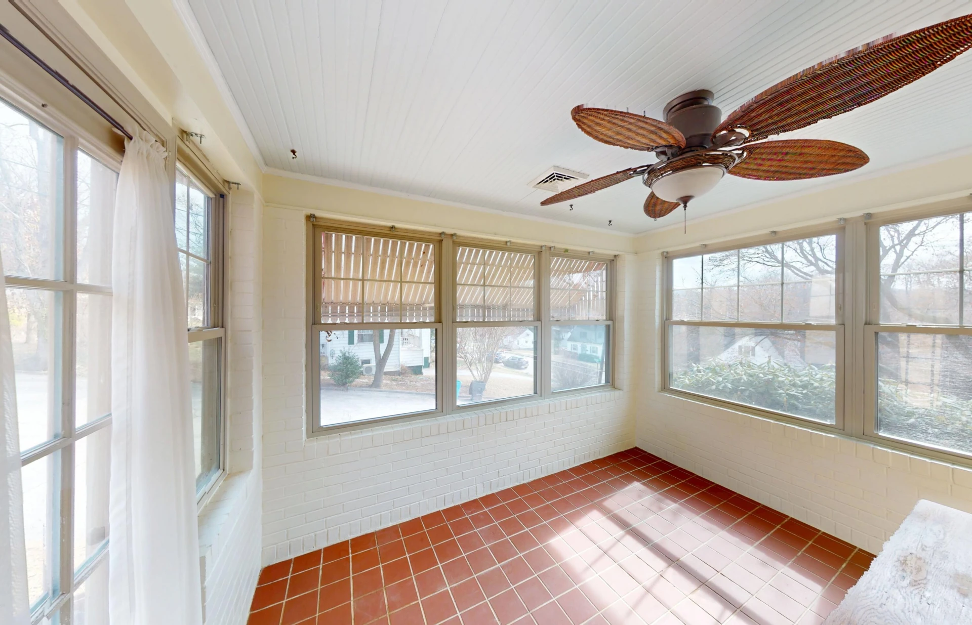815 Windsor AVE SW - Photo 12