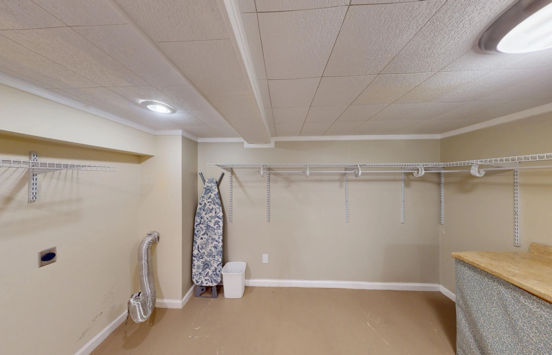 815 Windsor AVE SW - Photo 24