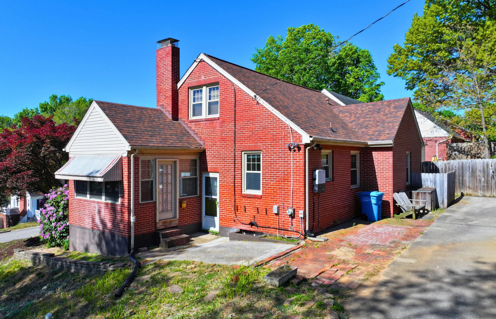 815 Windsor AVE SW - Photo 3