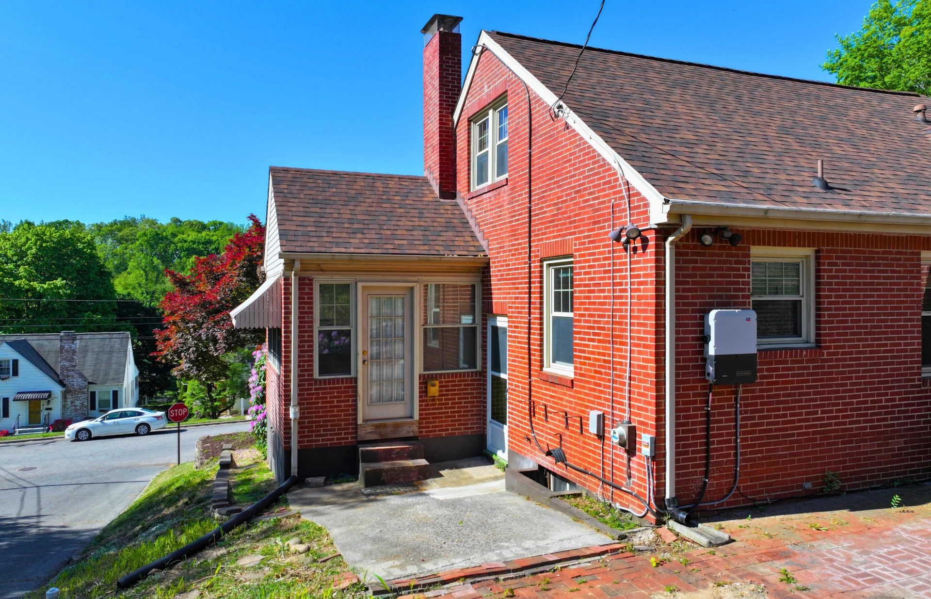 815 Windsor AVE SW - Photo 4
