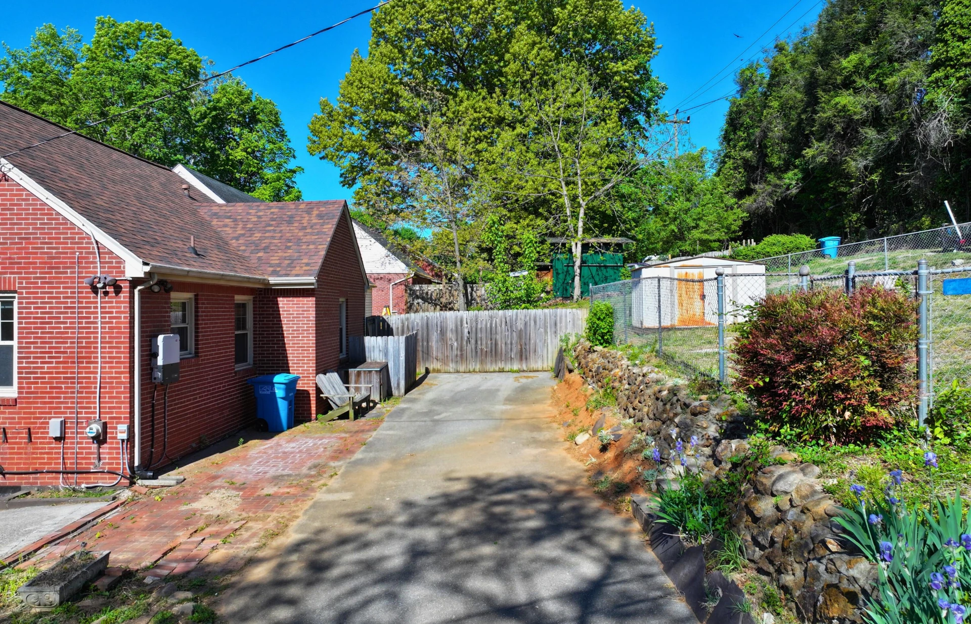 815 Windsor AVE SW - Photo 5