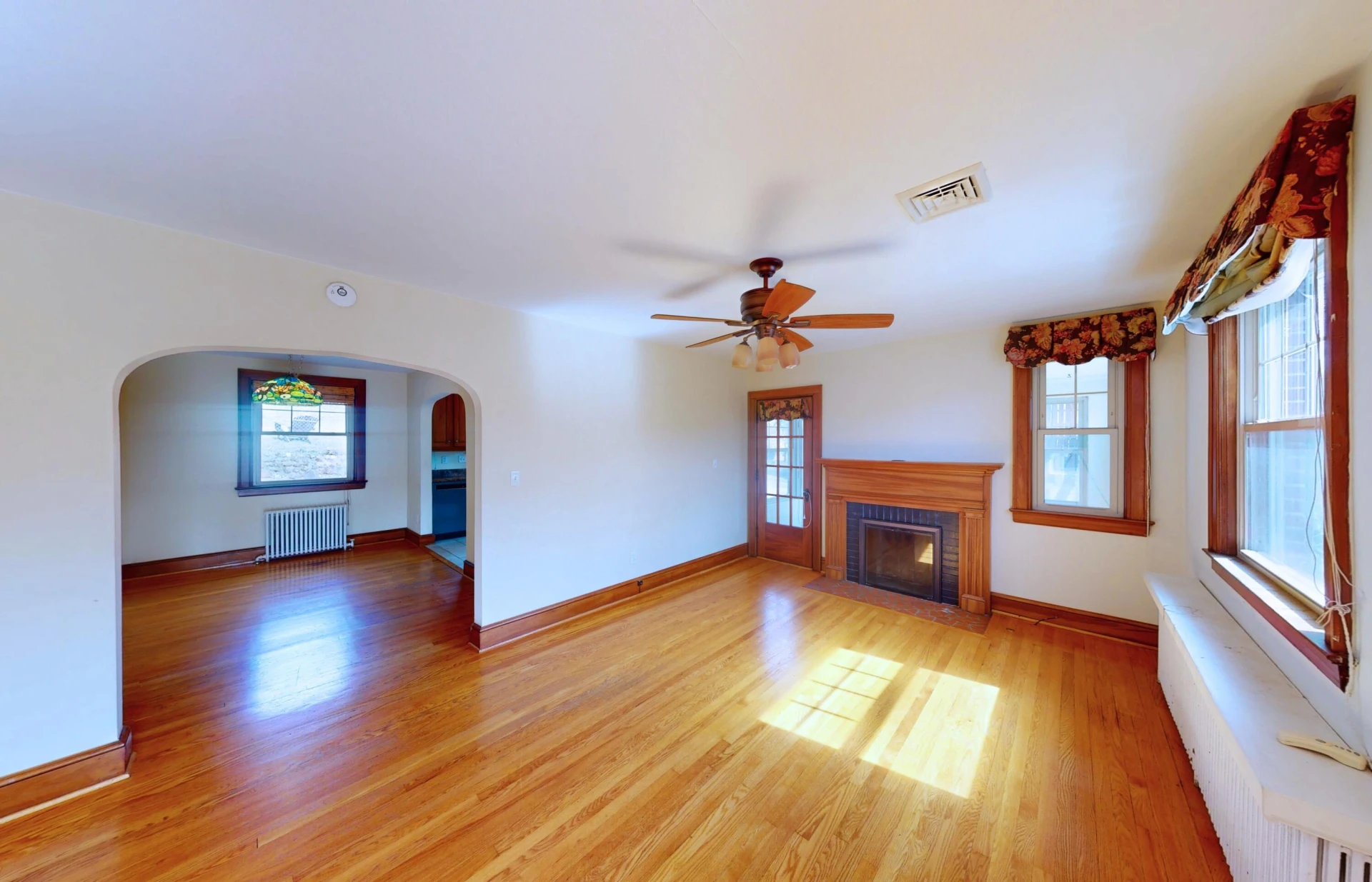 815 Windsor AVE SW - Photo 9
