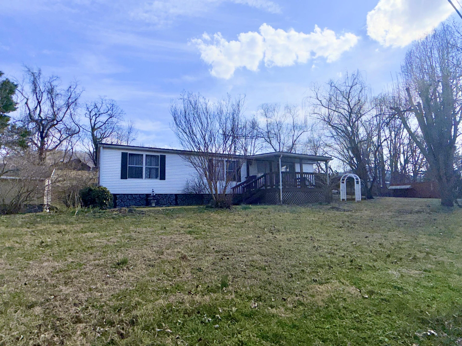 262 Lowe ST