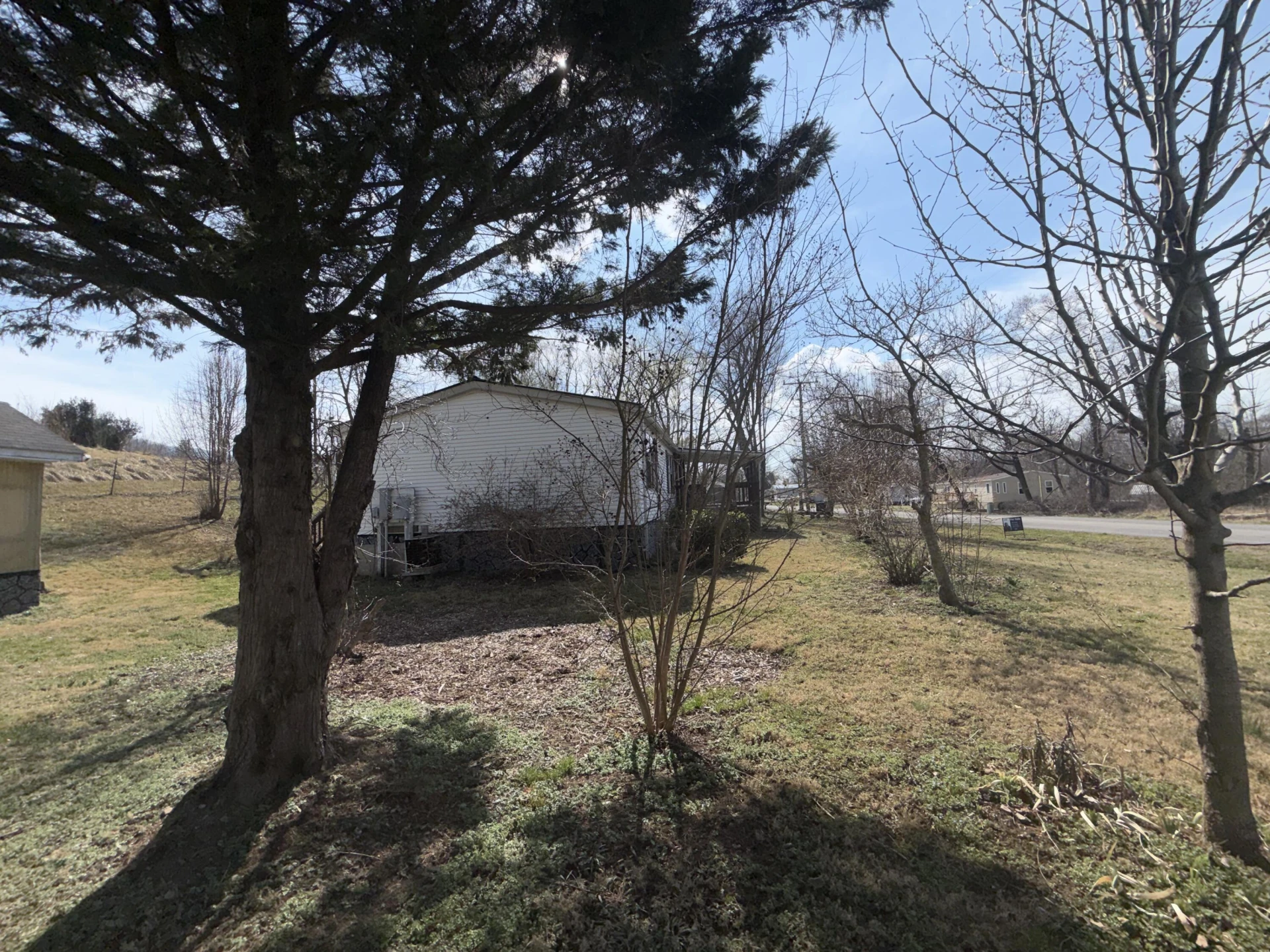 262 Lowe ST - Photo 5