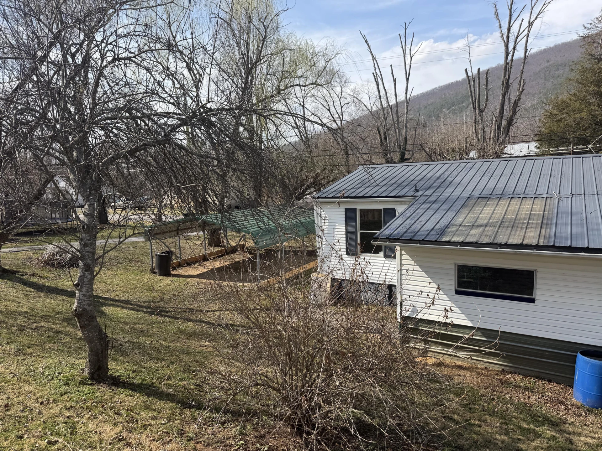 262 Lowe ST - Photo 7