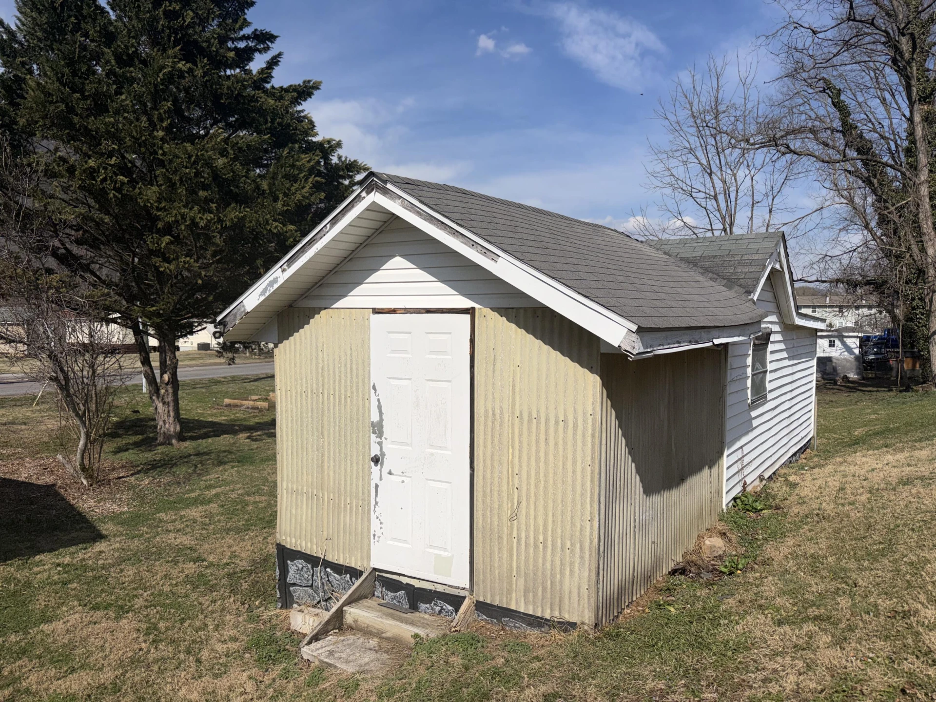 262 Lowe ST - Photo 8