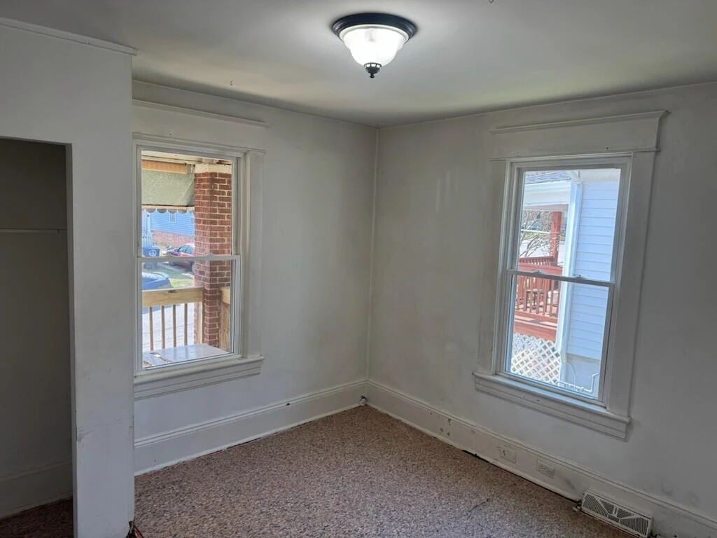 1144 Tompkins AVE SE - Photo 11