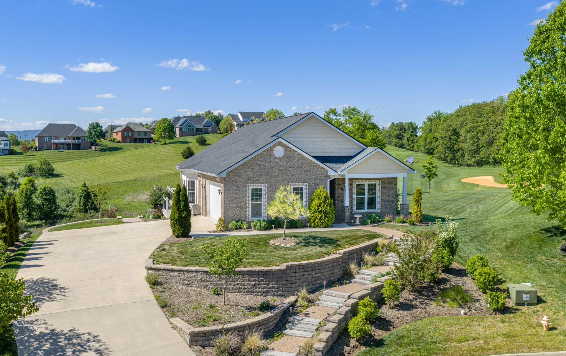45 Fairway CT