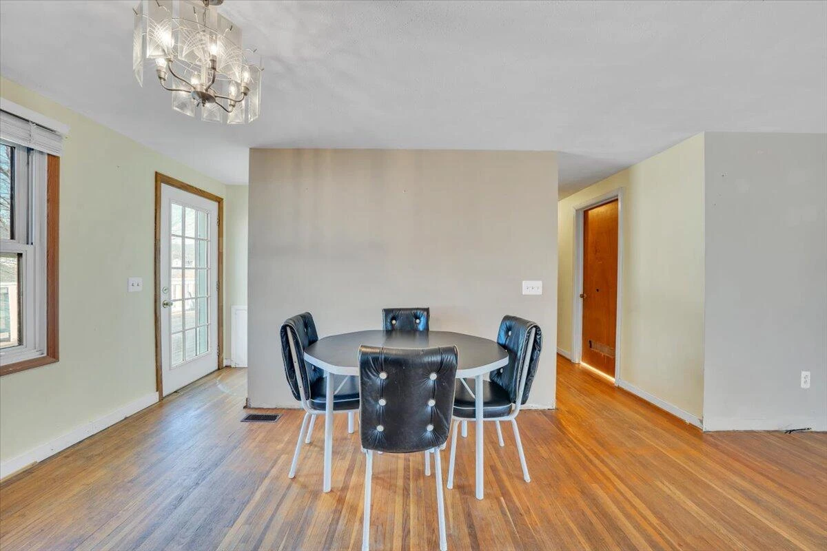 1111 Curve RD - Photo 10