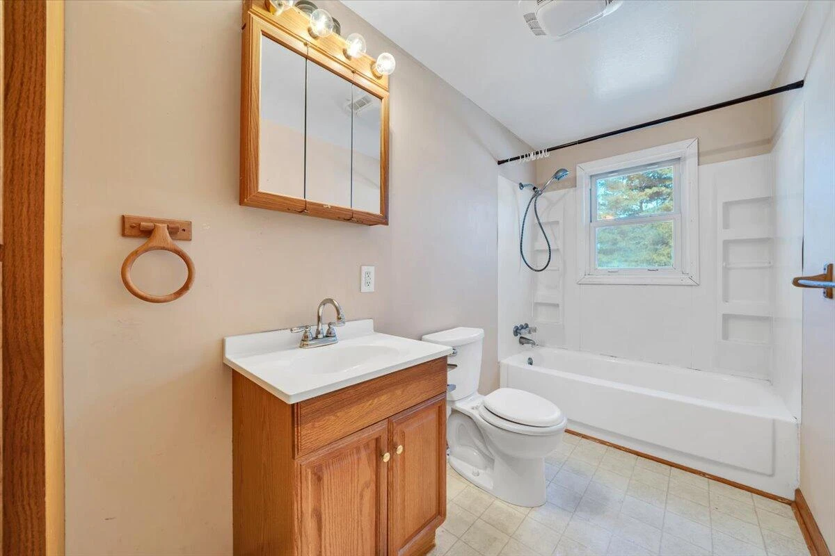 1111 Curve RD - Photo 19