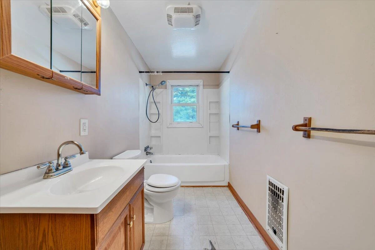 1111 Curve RD - Photo 20