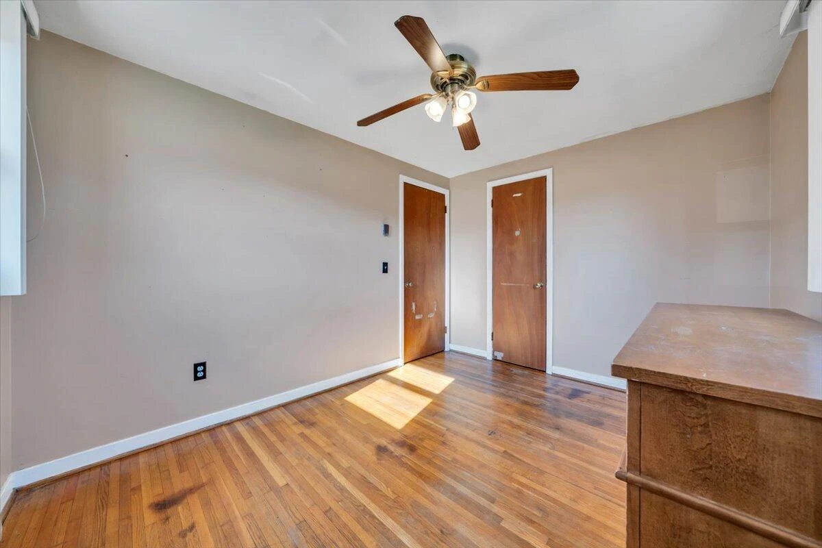 1111 Curve RD - Photo 23