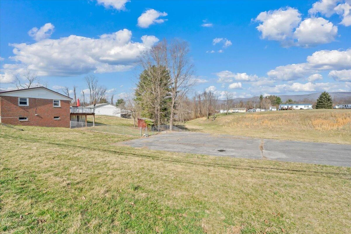 1111 Curve RD - Photo 3