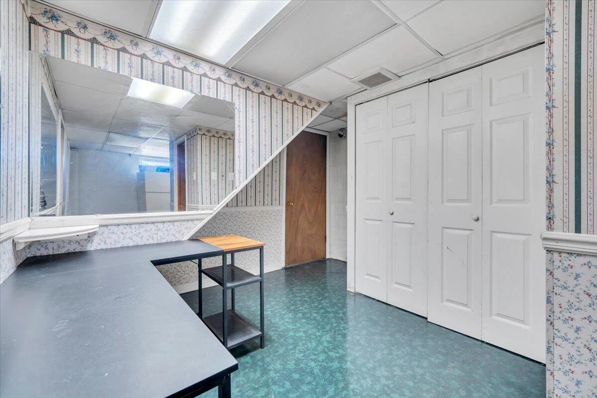 1111 Curve RD - Photo 32