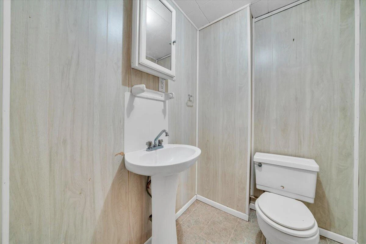 1111 Curve RD - Photo 33