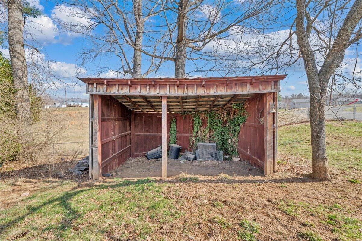 1111 Curve RD - Photo 44