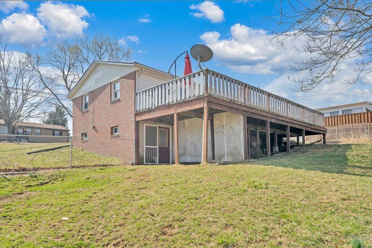 1111 Curve RD - Photo 45