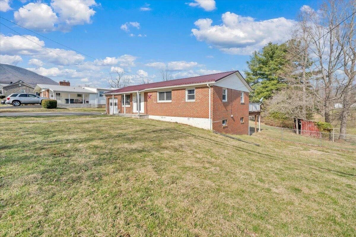 1111 Curve RD - Photo 54